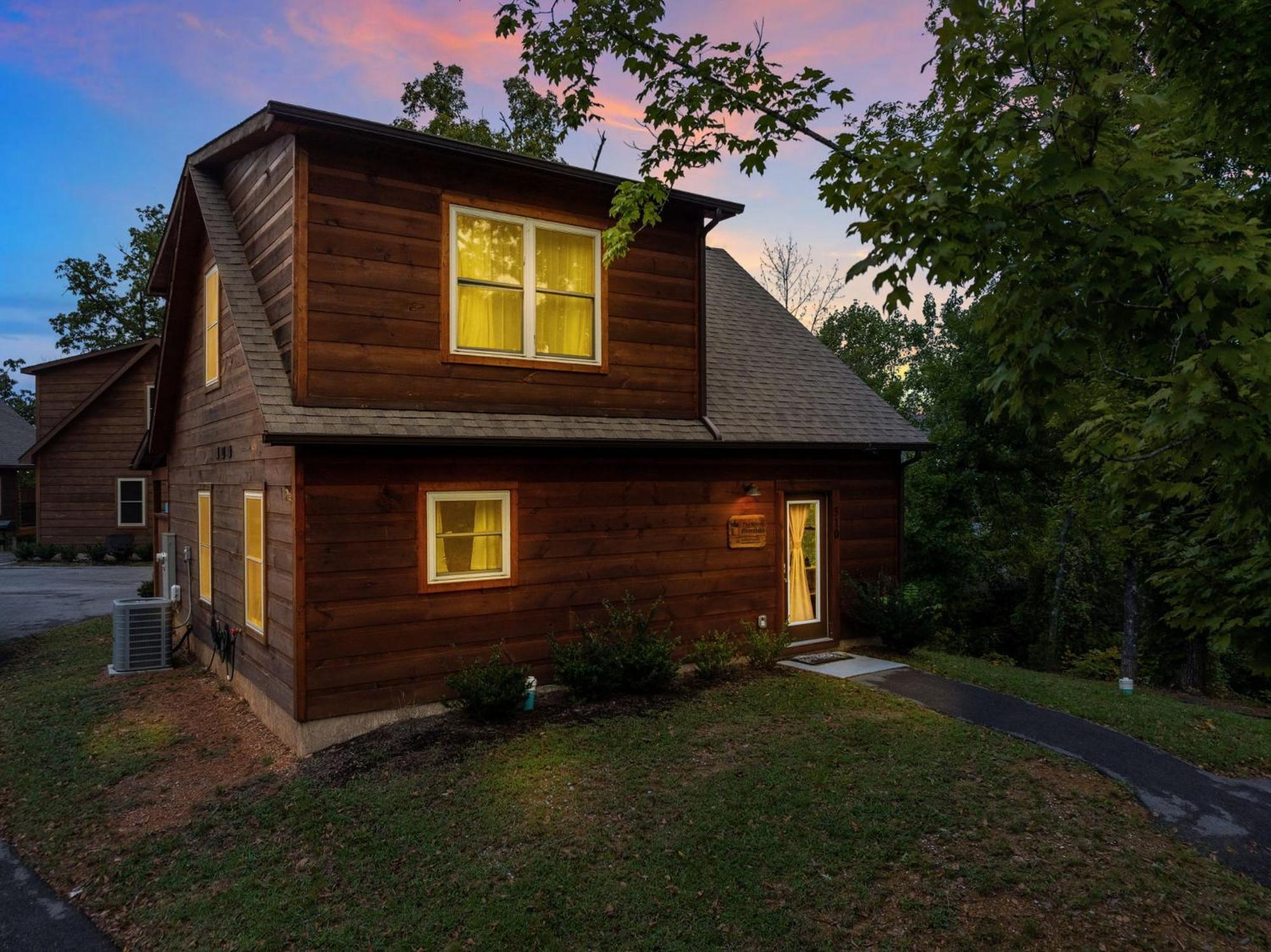 Fully Loaded Cabin In Heart Of Pigeon Forge Exterior foto